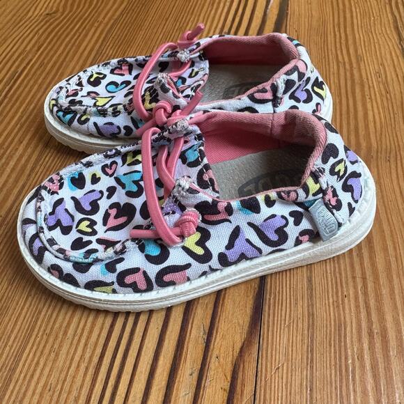 Hey Dude white colorful hearts slip on toddler shoe SIZE 7 - Picture 1 of 6